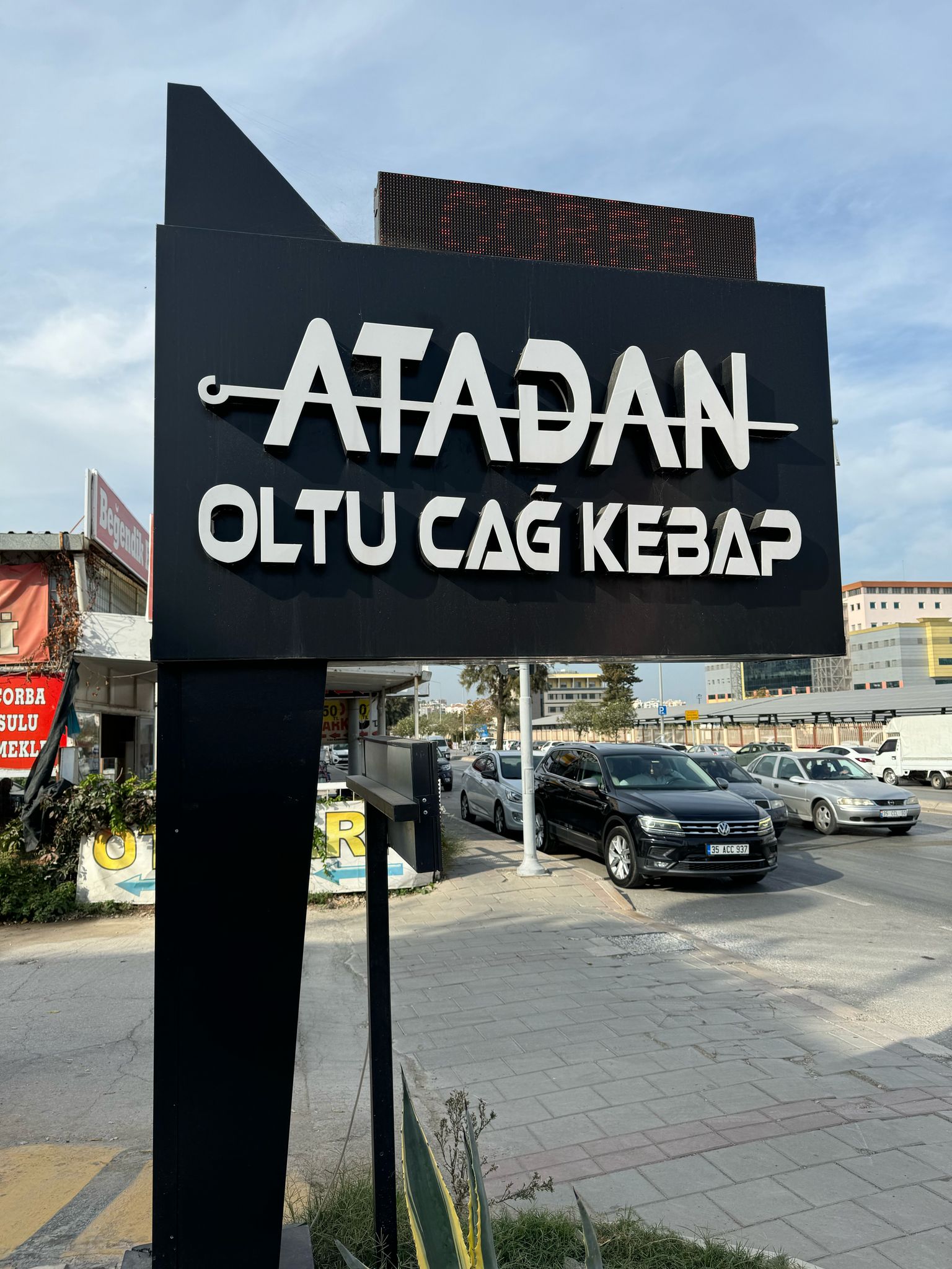 İzmir'de Cağ Kebabının Adresi: Atadan Oltu Cağ Kebap